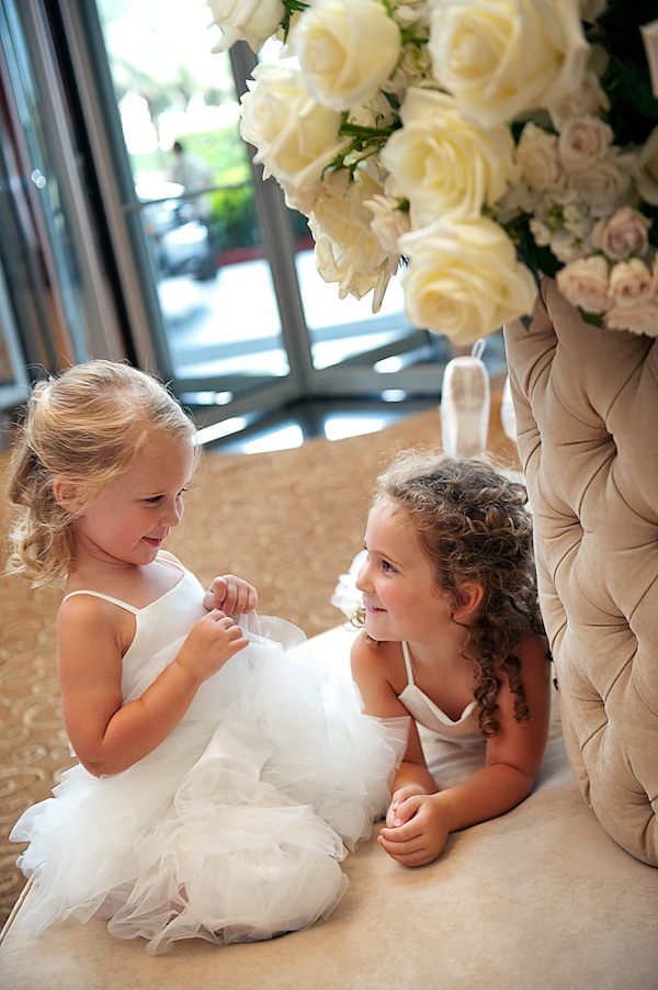 kids chilling during reception - photo by Houston based wedding photographer Adam Nyholt